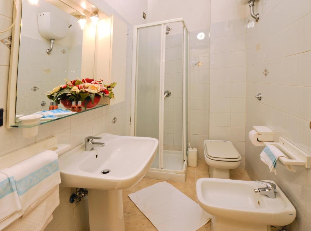 Hotel Amalfitana Пиза Стая снимка