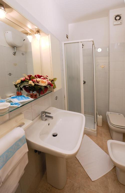 Hotel Amalfitana Пиза Стая снимка