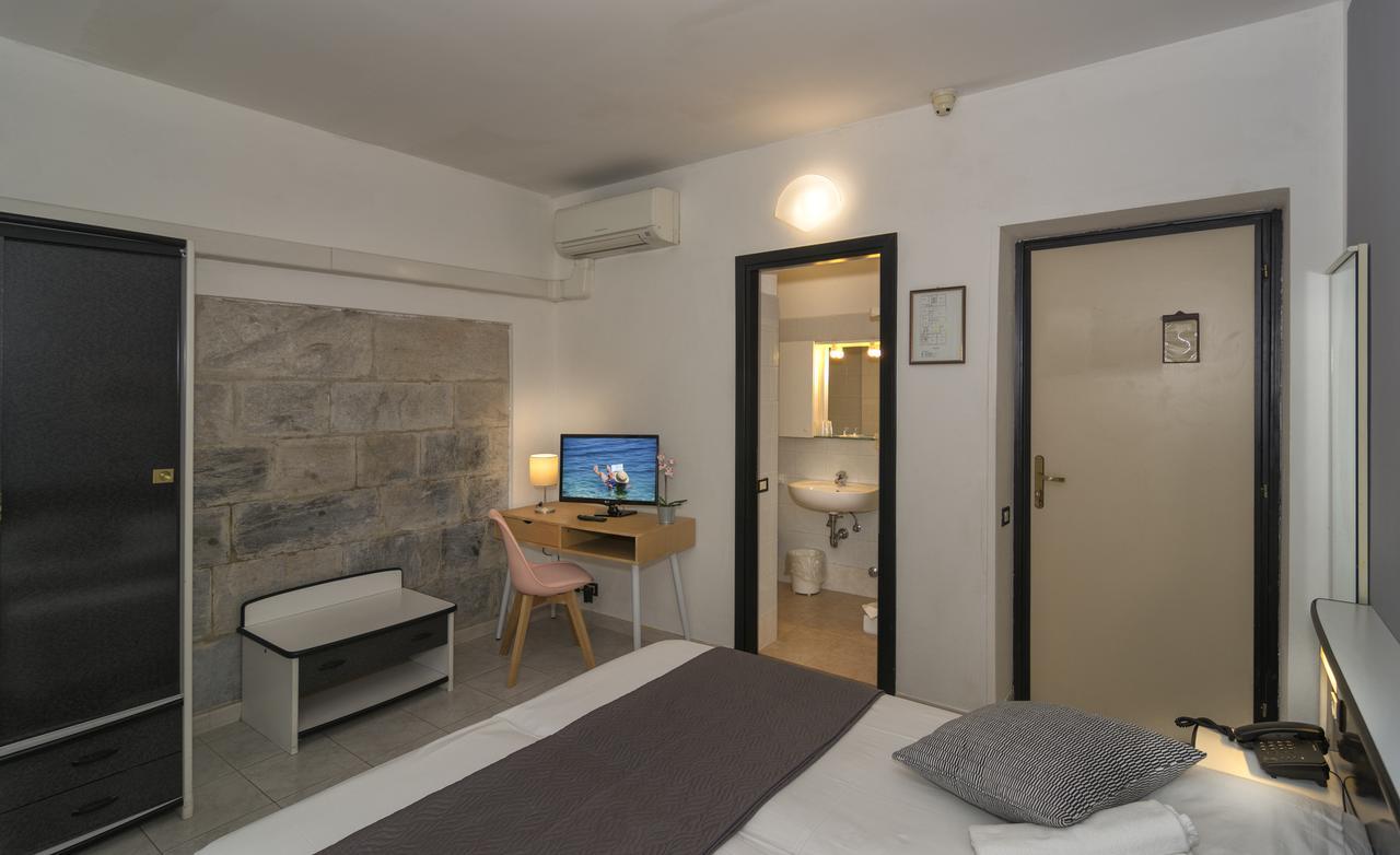 Hotel Amalfitana Пиза Екстериор снимка